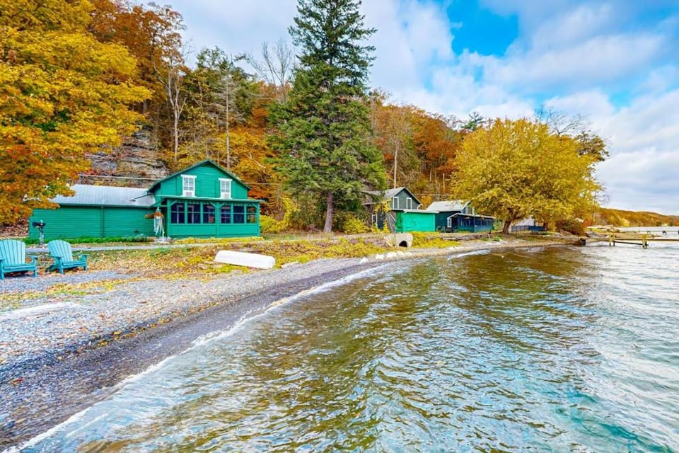 Seneca Vintage House in Seneca Lake