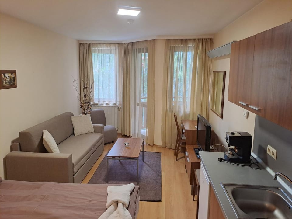 Photo of the whole room, Seating area