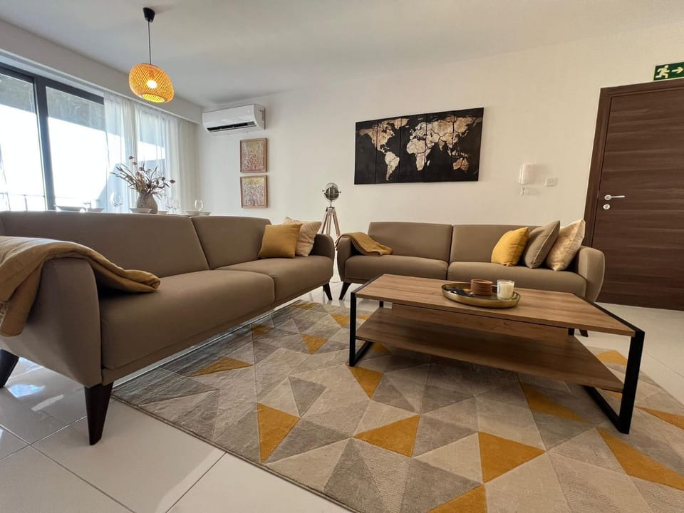 New apartment 2 mins from Seafront Apartment in Saint Paul's Bay