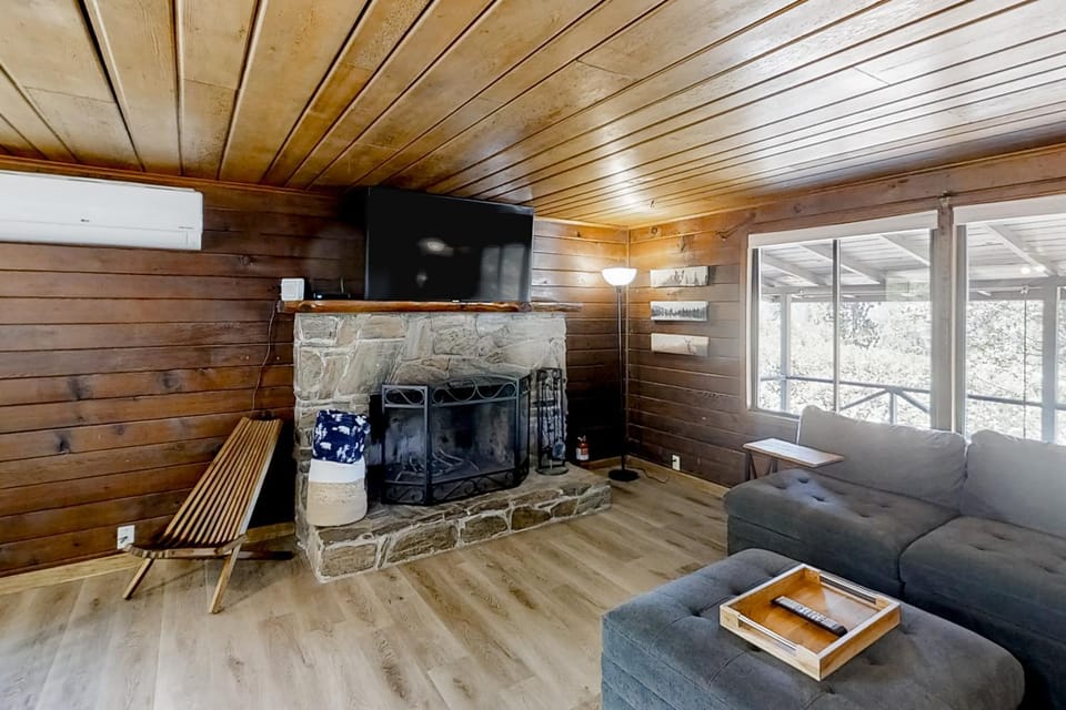 Sugar Pine Log Cabin Cabin in Sierra Nevada