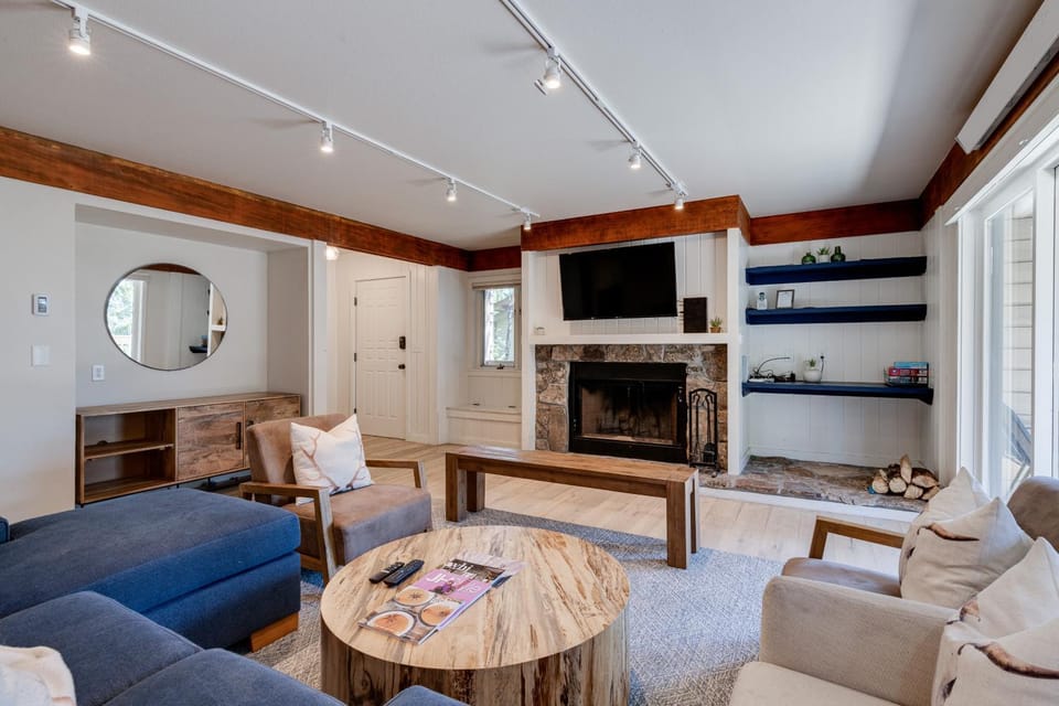 Teewinot C2 Apartment in Teton Village