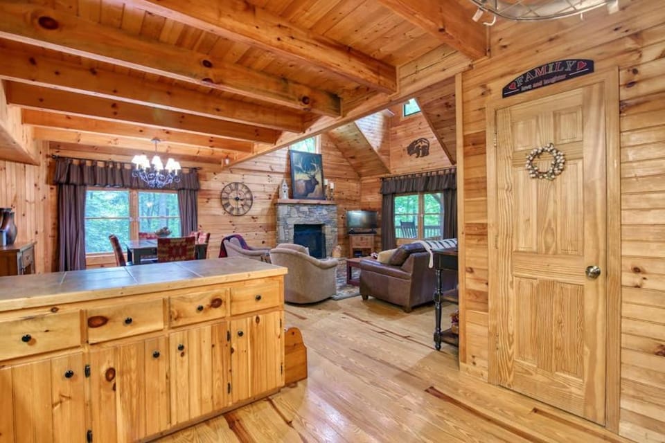 Forest Hideaway House in Maggie Valley