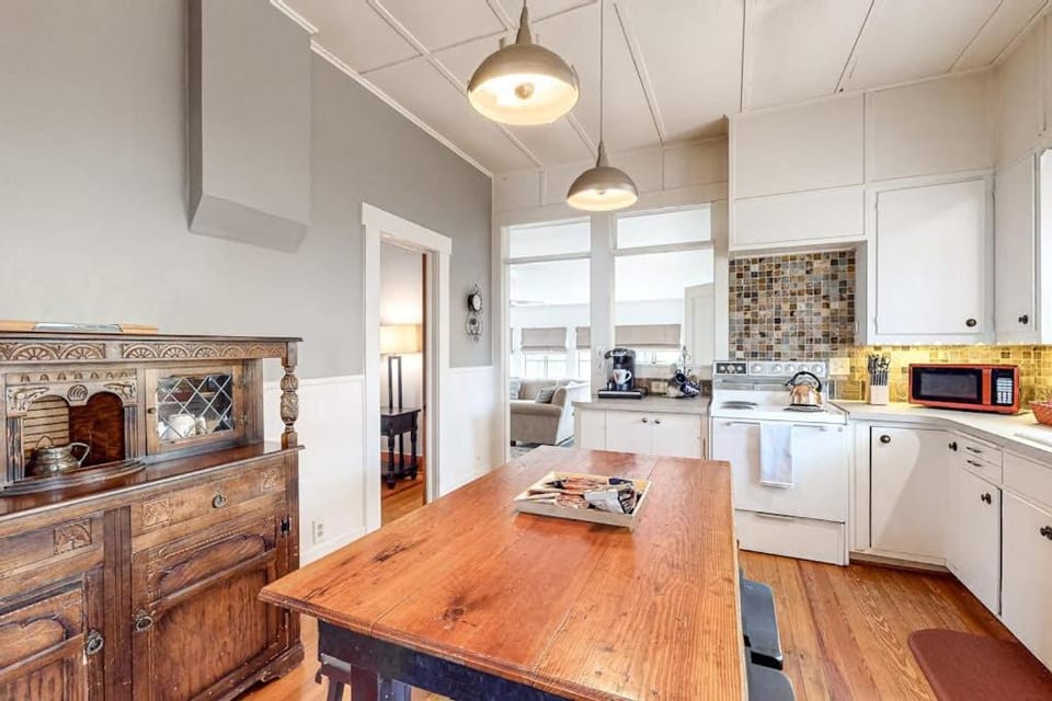 Kitchen or kitchenette, kitchen