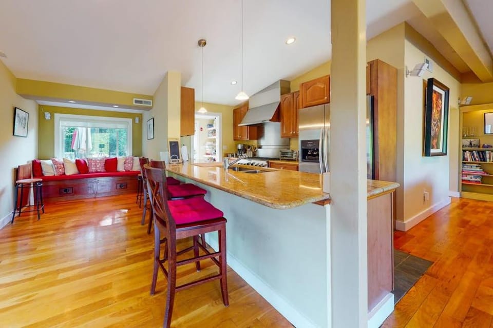 Yellow Brick Road House House in Tisbury