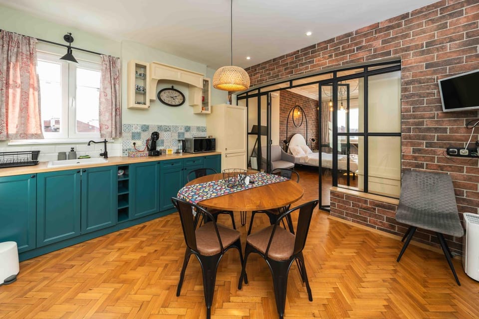Kitchen or kitchenette, Dining area, minibar