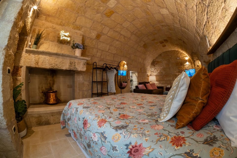 Bed, Bedroom, fireplace, fireplace