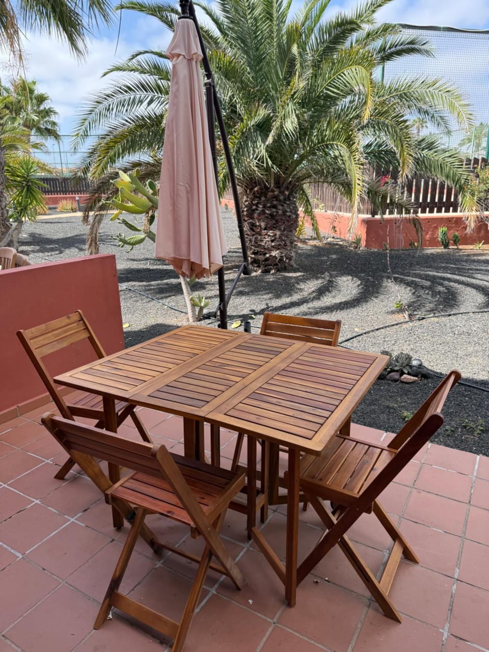 Patio, Day, Dining area