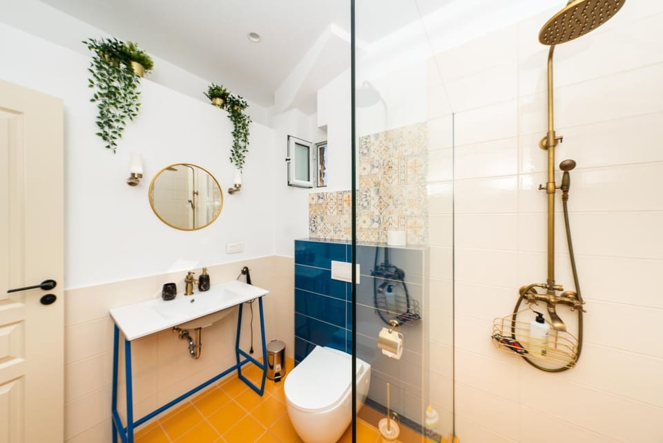 Shower, Toilet, Bathroom