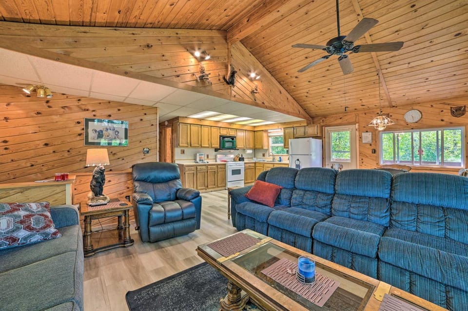 Atlanta Waterfront Cabin w/ Dock & Kayaks! Cabin in Albert