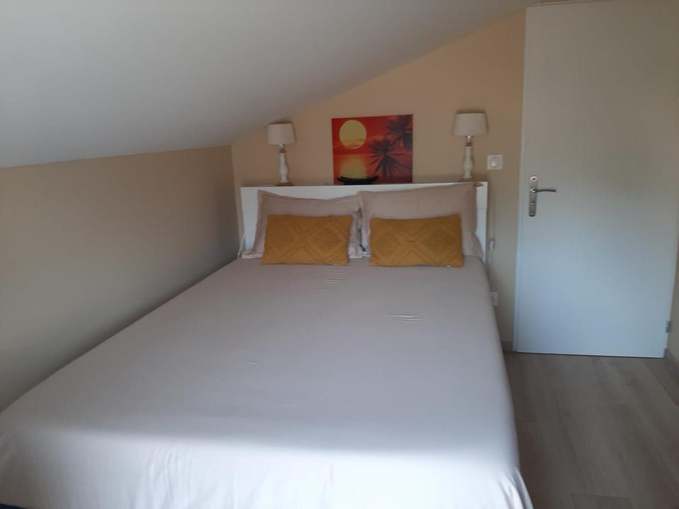 Logement Confortable dans résidence privée à Amplepuis Apartment in Auvergne-Rhône-Alpes