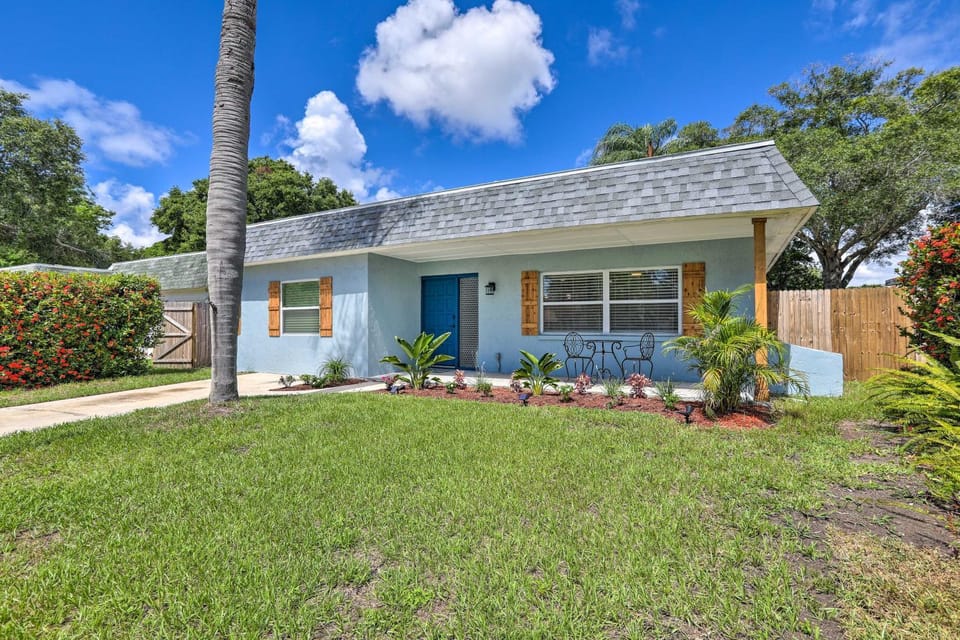 2 Mi to Beach: Home w/ Screened Porch in Largo House in Largo