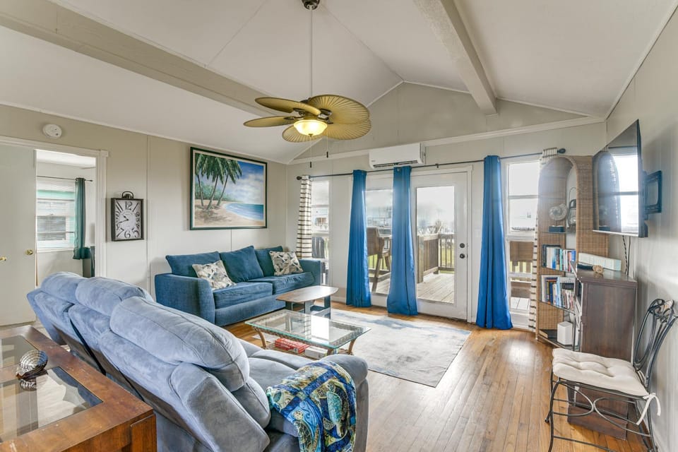 Ocean Views: Second-Row Surfside Beach House House in Surfside Beach
