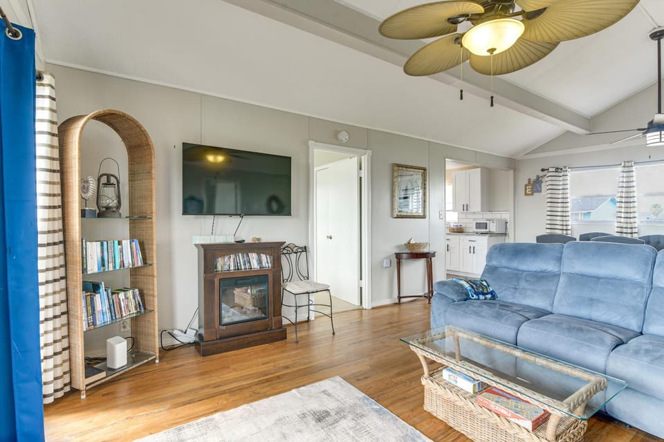 Ocean Views: Second-Row Surfside Beach House House in Surfside Beach