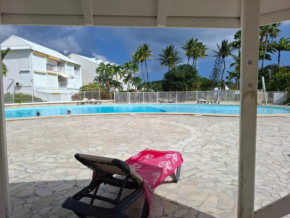 Swimming pool, sunbed