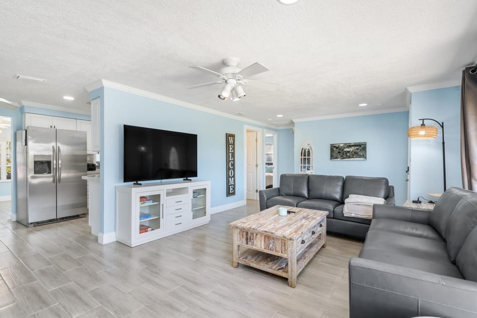 Communal lounge/ TV room, TV and multimedia, Living room