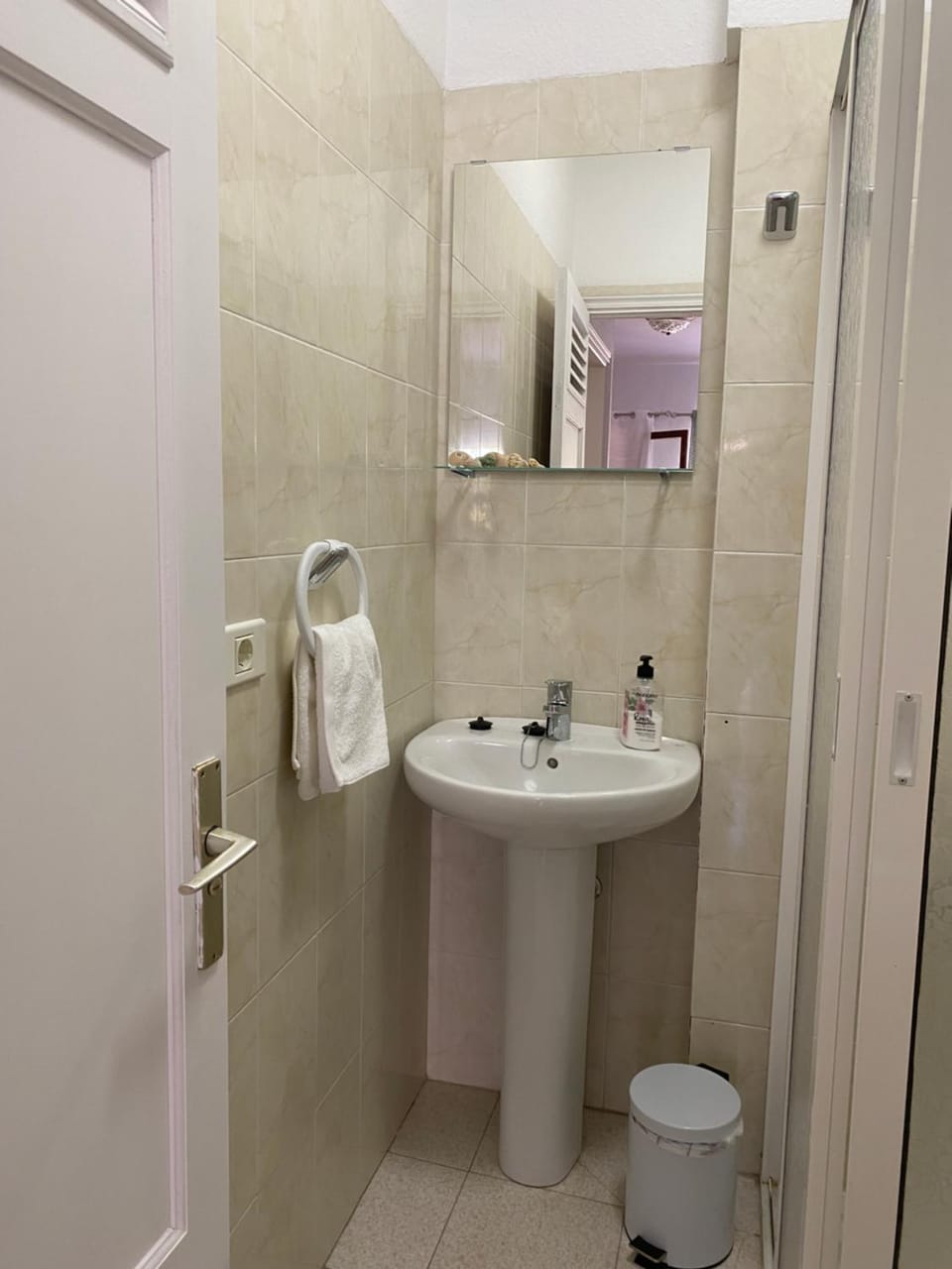 Shower, Bathroom, towels