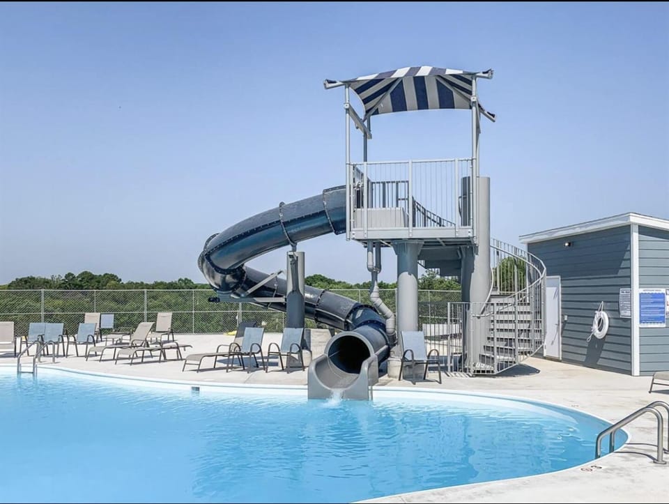Swimming pool, Swimming pool