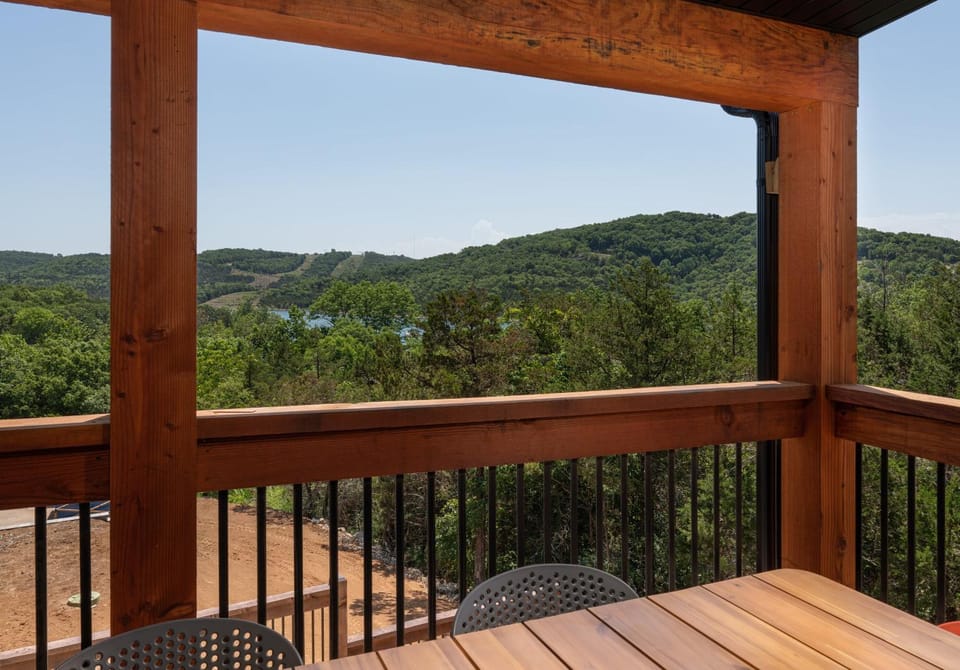 Balcony/Terrace, Dining area, Lake view