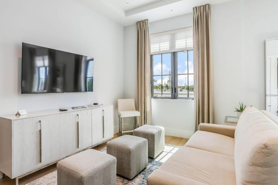 SoCe Flats 209 House in Naples