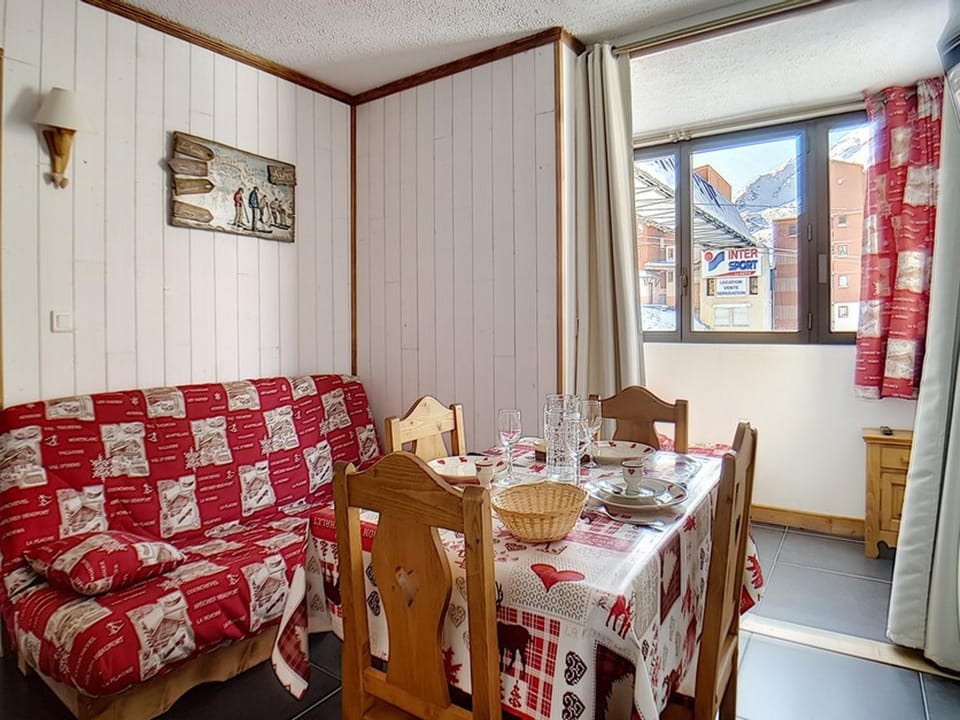 Appartement rénové 2 pièces, skis aux pieds, 4 pers, WiFi - FR-1-344-955 Apartment in Les Allues
