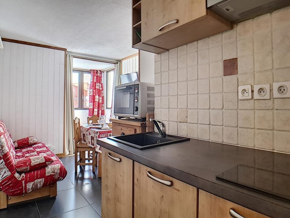 Appartement rénové 2 pièces, skis aux pieds, 4 pers, WiFi - FR-1-344-955 Apartment in Les Allues