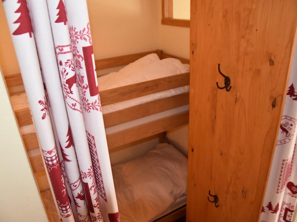 Studio avec Parking, Balcon Sud-Ouest et Équipements Complets - FR-1-266-193 Apartment in Montgenèvre
