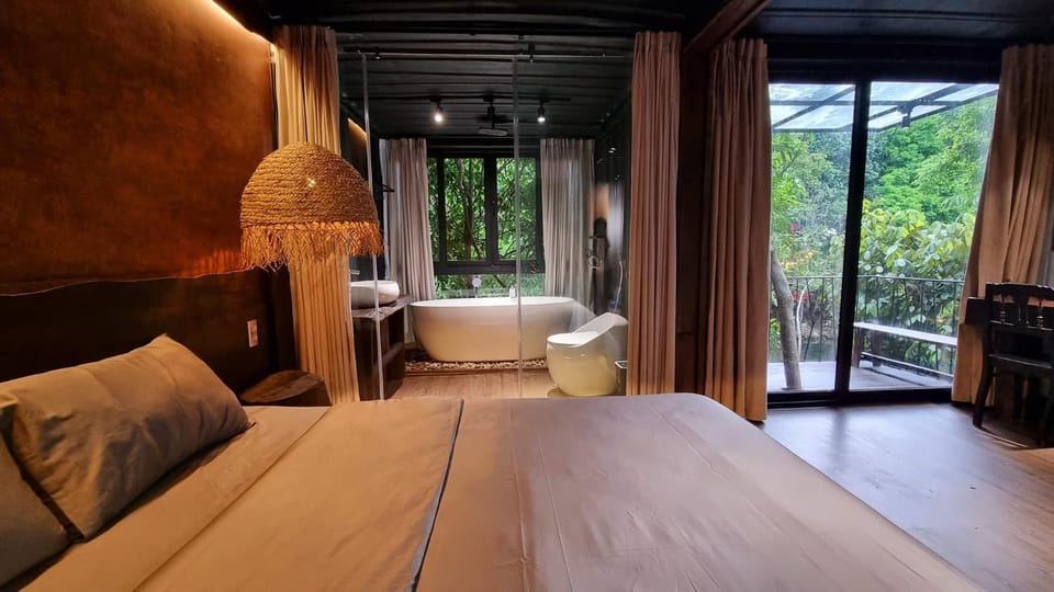 Hot Tub, Bedroom