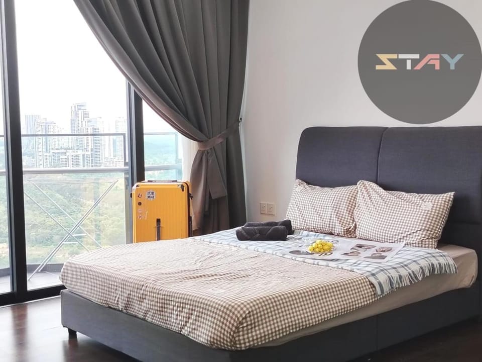 Almas Cozy Studio Escape Netflix 100mbps BySTAY Apartment in Johor