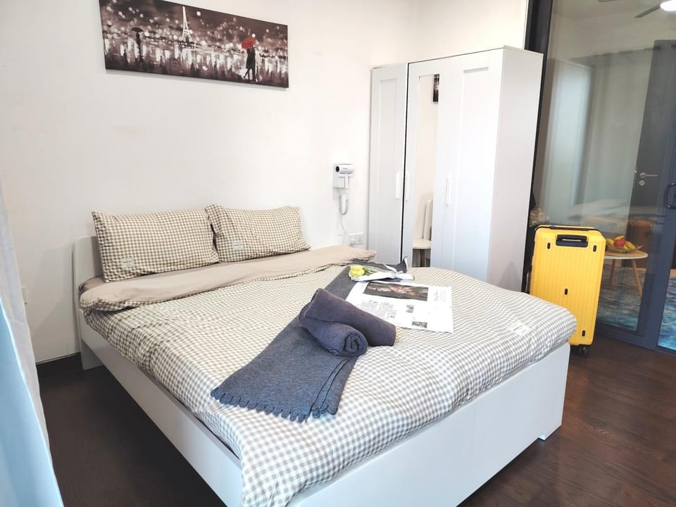 Almas Suites Poolview Netflix 100mbps BySTAY Apartment in Johor