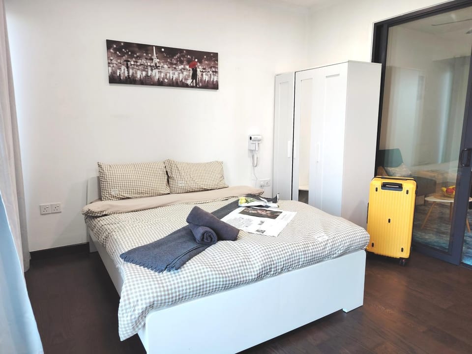 Almas Suites Poolview Netflix 100mbps BySTAY Apartment in Johor