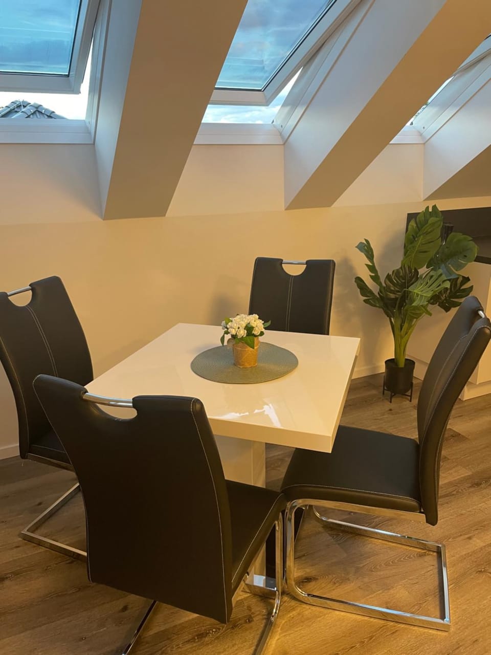 Living room, Dining area