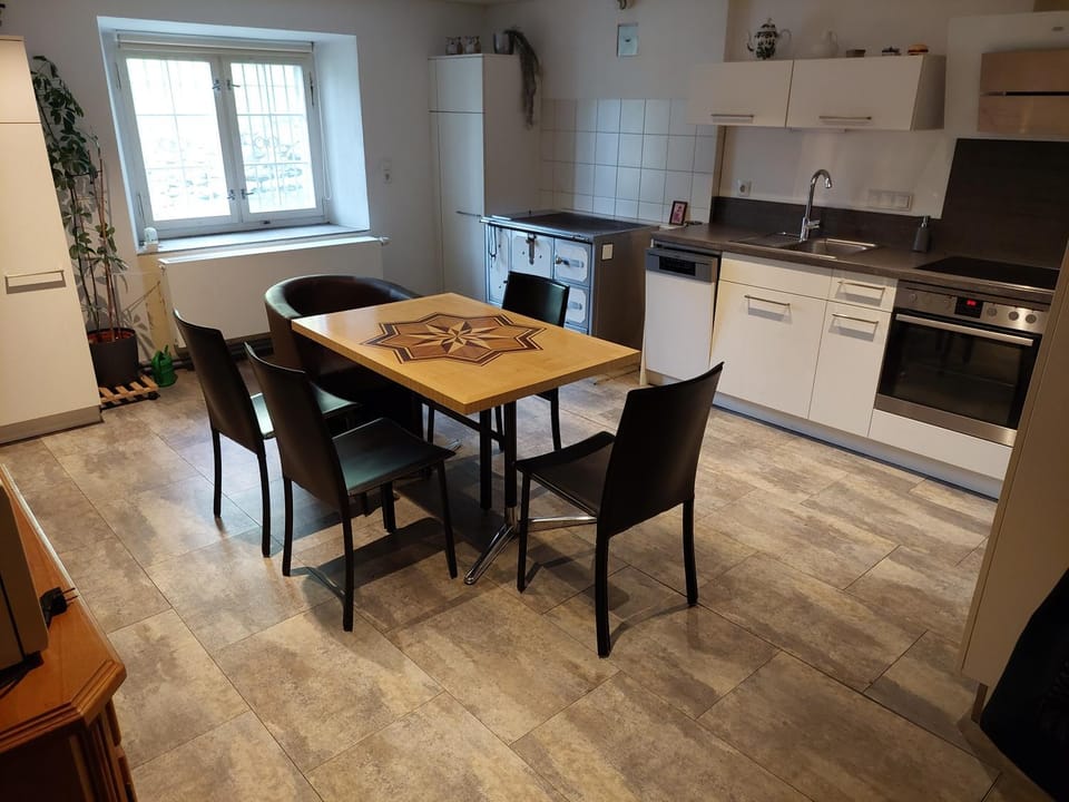 Kitchen or kitchenette, Dining area, dishwasher, minibar, pet friendly, stove, toaster