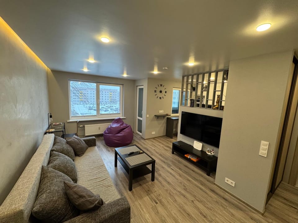 Communal lounge/ TV room, TV and multimedia, Living room, Seating area, Evening entertainment