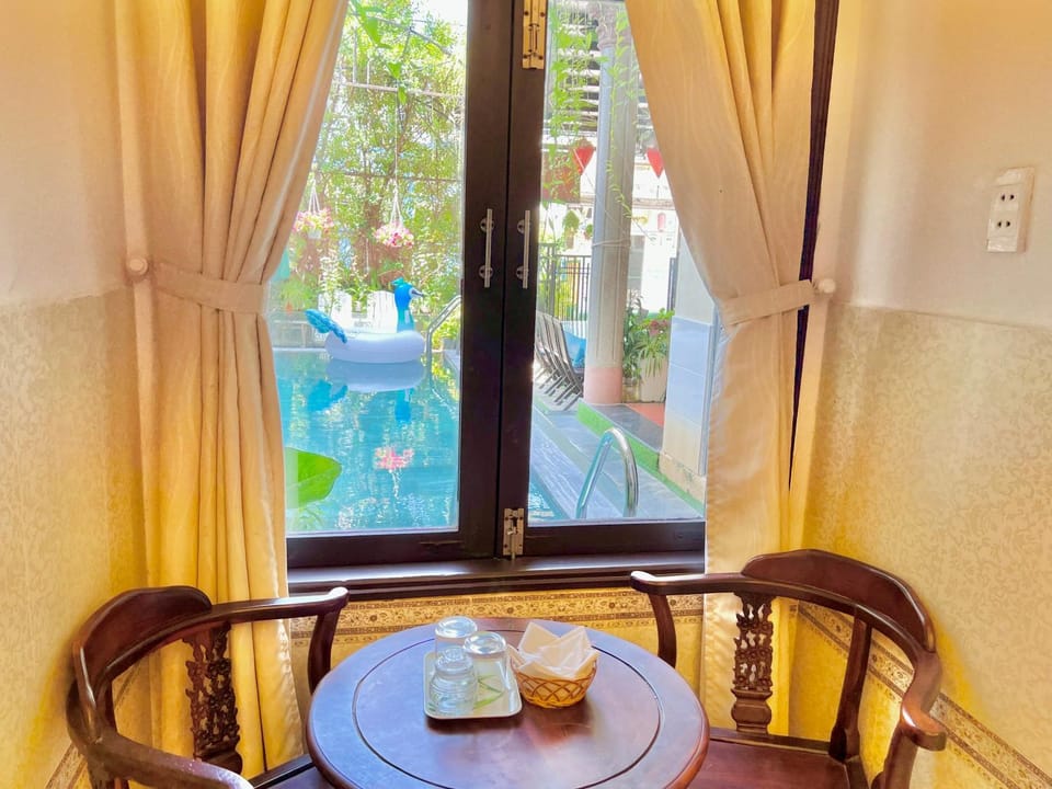 Seating area, Pool view