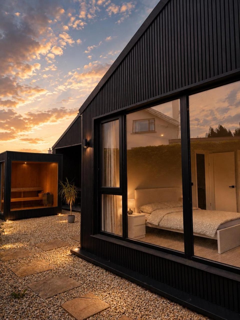 "Deerpark Villa - Sleeps 8, Views of The Rock of Cashel, Palace Hotel & outdoor Sauna! Villa in Co. Tipperary, Ireland
