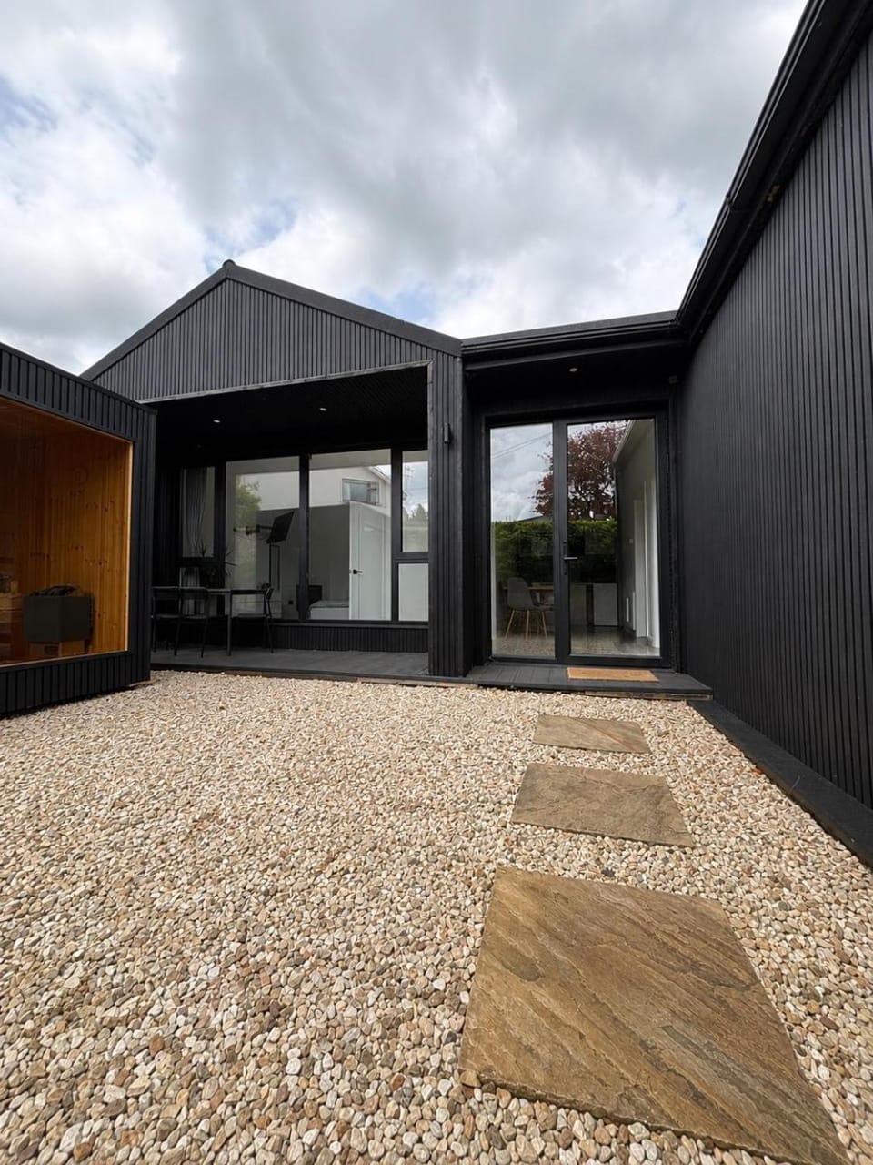 "Deerpark Villa - Sleeps 8, Views of The Rock of Cashel, Palace Hotel & outdoor Sauna! Villa in Co. Tipperary, Ireland