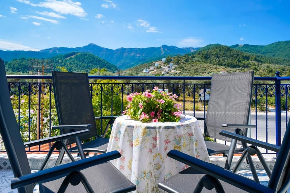 Day, Natural landscape, View (from property/room), Balcony/Terrace, Dining area, Mountain view