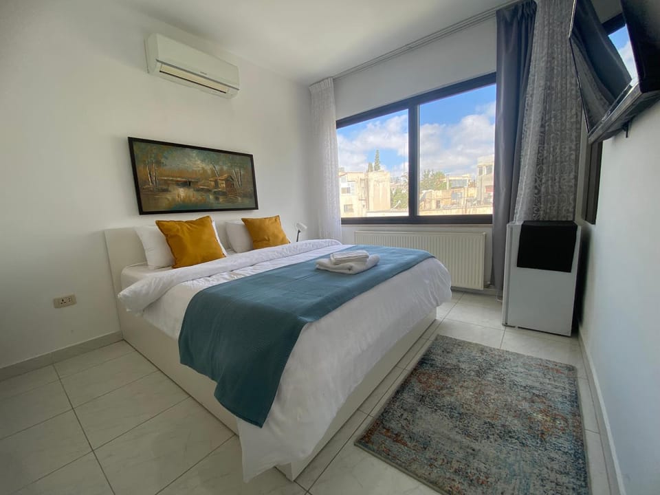 Bed, TV and multimedia, oven, towels, air conditioner