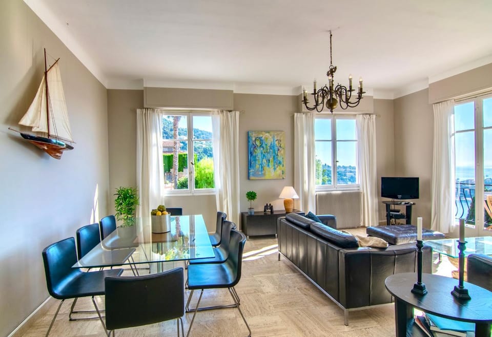 Communal lounge/ TV room, Seating area, Dining area