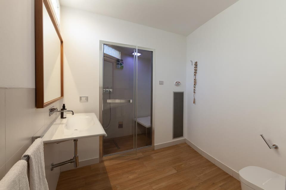 Shower, Steam room, Bathroom