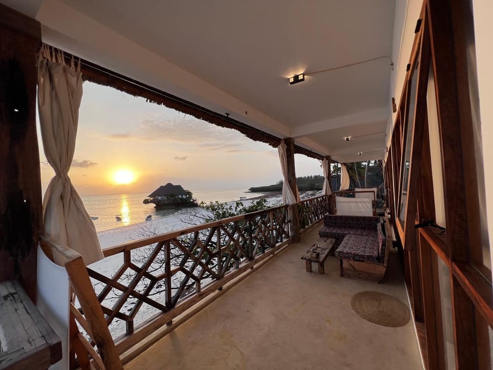 Nearby landmark, View (from property/room), Balcony/Terrace, Landmark view, Sea view, Sunrise