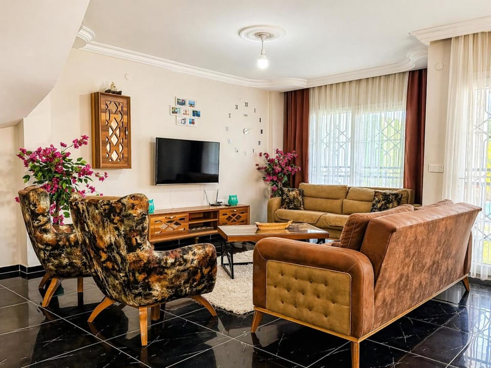 TV and multimedia, Living room, Seating area, Evening entertainment
