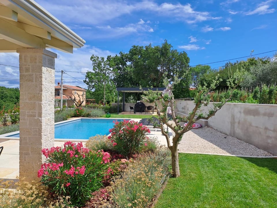 Garden, Swimming pool
