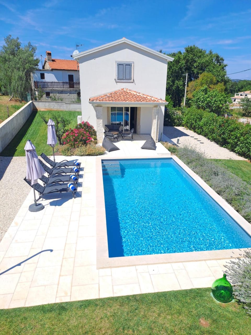 Day, Swimming pool