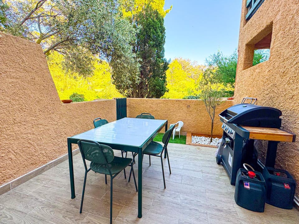 BBQ facilities, Garden, Dining area