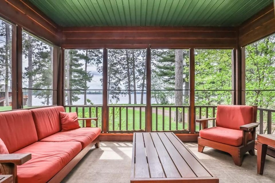Chippewa Retreat - Lair House in Wisconsin