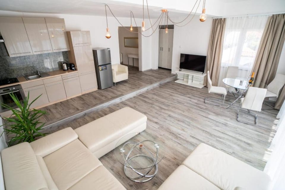 TV and multimedia, Kitchen or kitchenette, Living room, Seating area, Dining area, oven, pet friendly