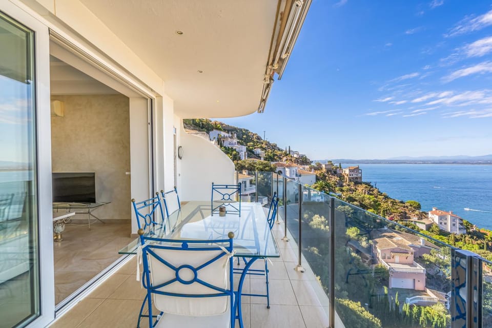 View (from property/room), Balcony/Terrace, Sea view