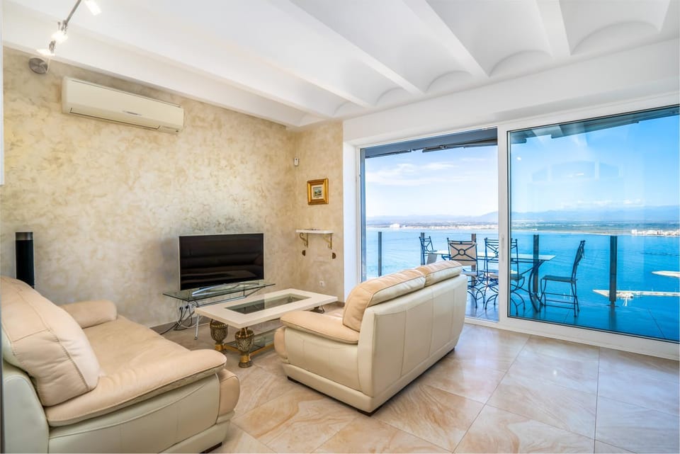 TV and multimedia, Living room, Sea view