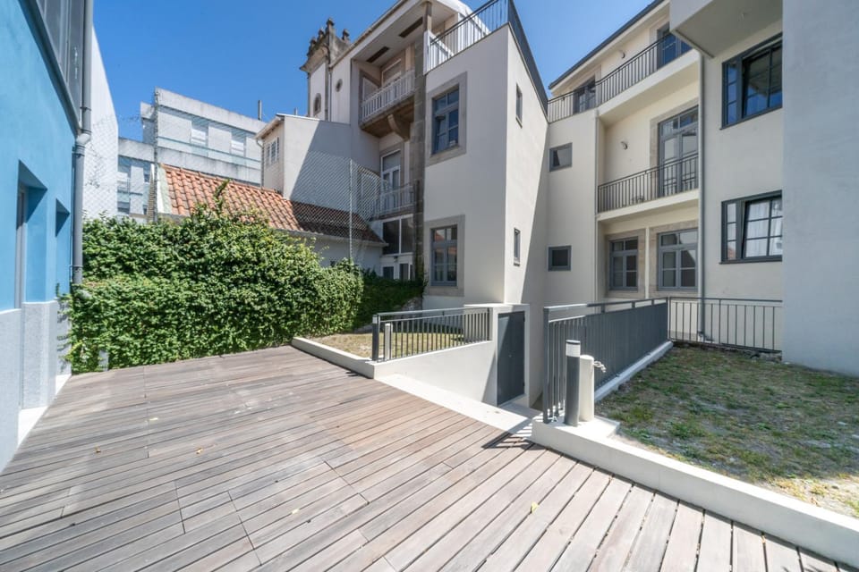 Property building, Patio, Facade/entrance